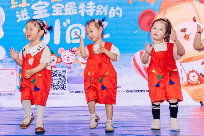 草莓成人APP零辅食携手品尊国际与红黄蓝智趣中心共铸六一儿童节欢乐时光